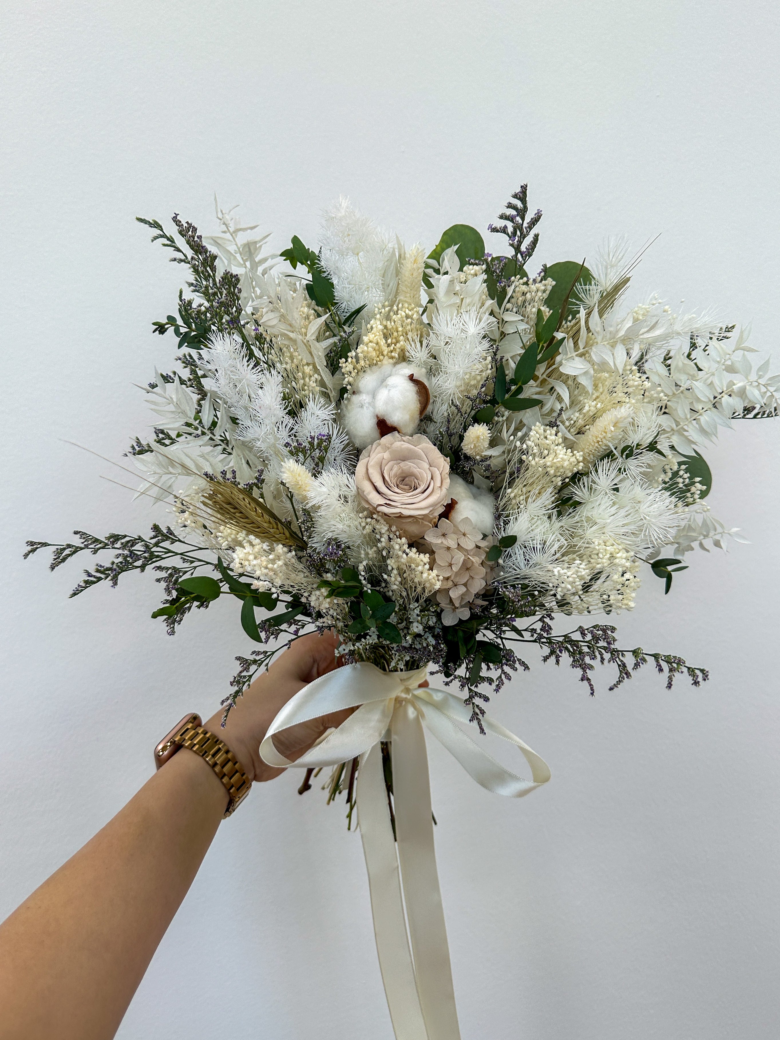 [4 days Advanced Order] Willow Bridal - Preserved and Dried Bridal Style Bouquets